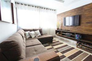 Projector vs. TV: Space-Saving Home Cinema setups Under $1K